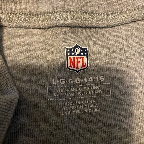 𝅺patriots long sleeve Tshirt size large 14/16 - Picture 5 of 6